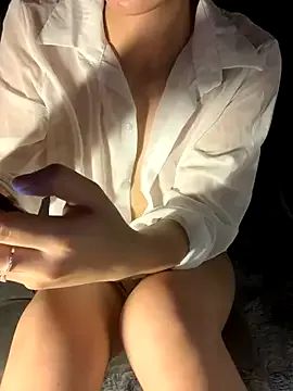 Ana2k from StripChat is Freechat