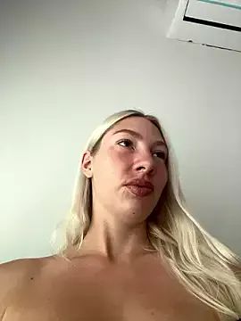 LuisaBecker from StripChat is Freechat