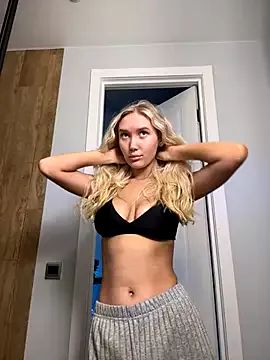 MariaTull from StripChat is Freechat