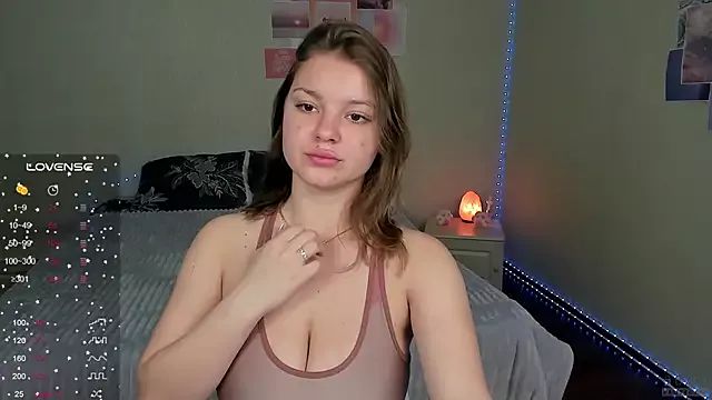 queen_chloee from StripChat is Freechat