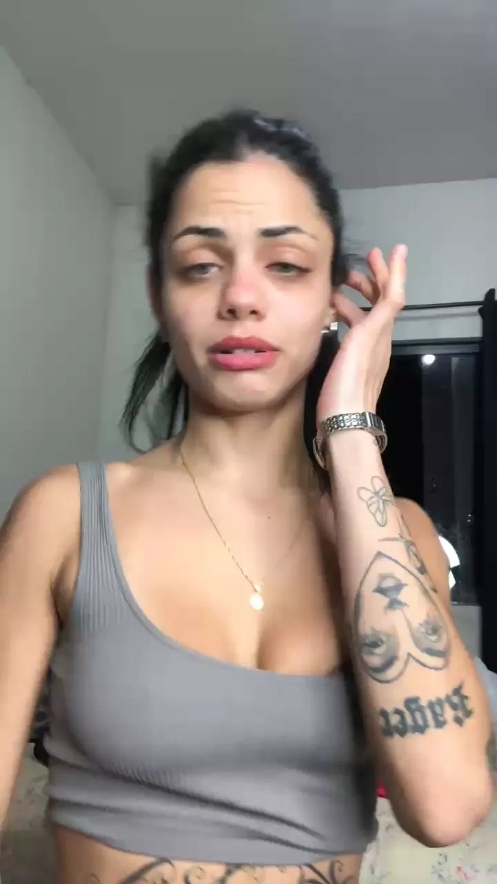 Offline brattycutie on Cam4