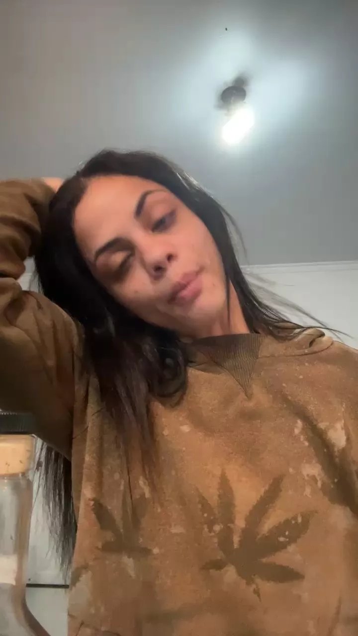 Offline brattycutie on Cam4