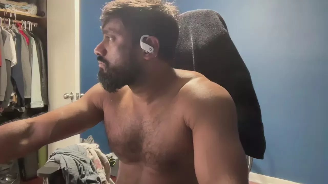 Offline bulgingarmy on Cam4