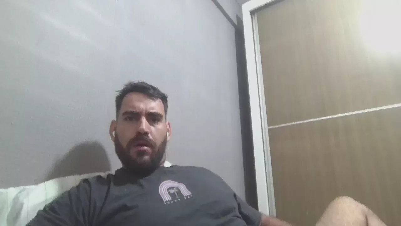 Offline caiorio2 on Cam4