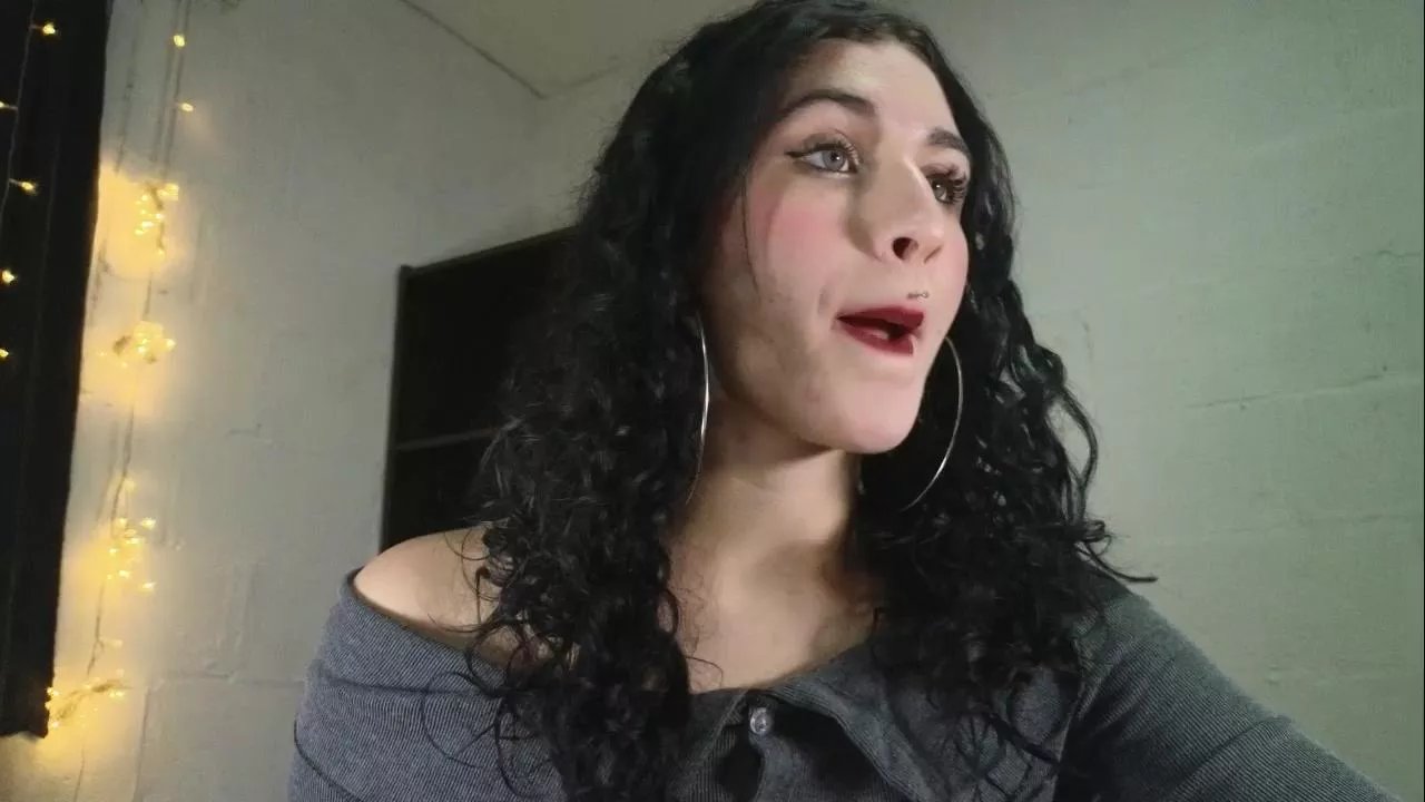 Offline cristalitttax on Cam4