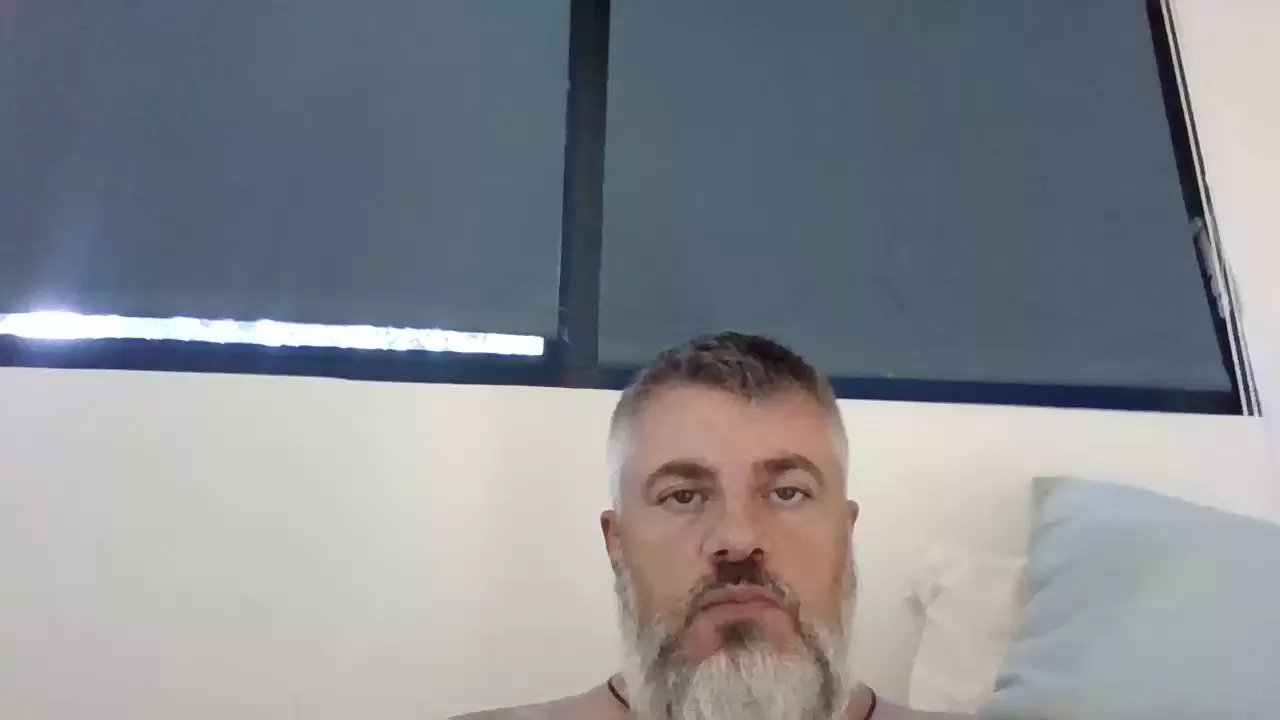 Offline loulou999999 on Cam4