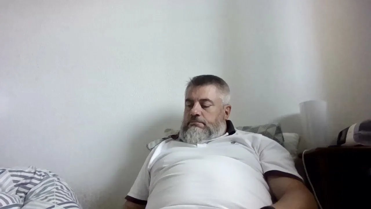 Offline loulou999999 on Cam4