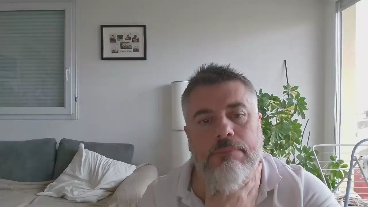 Offline loulou999999 on Cam4