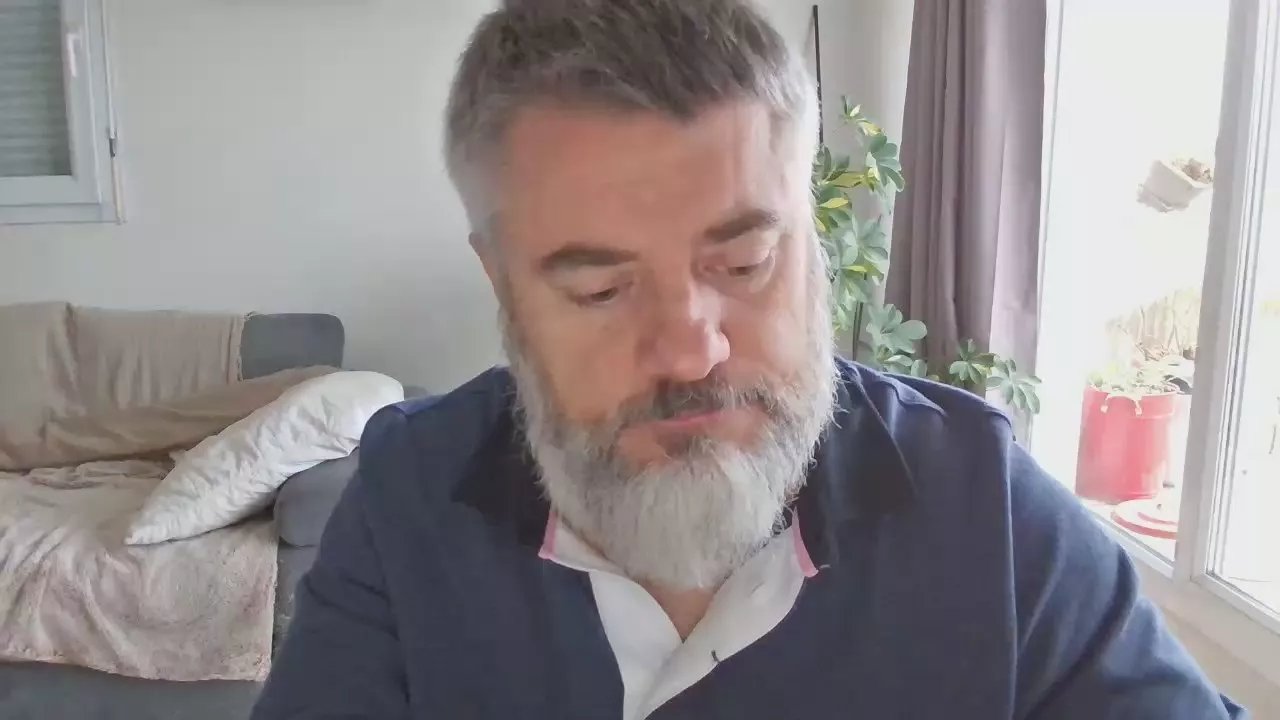 Offline loulou999999 on Cam4