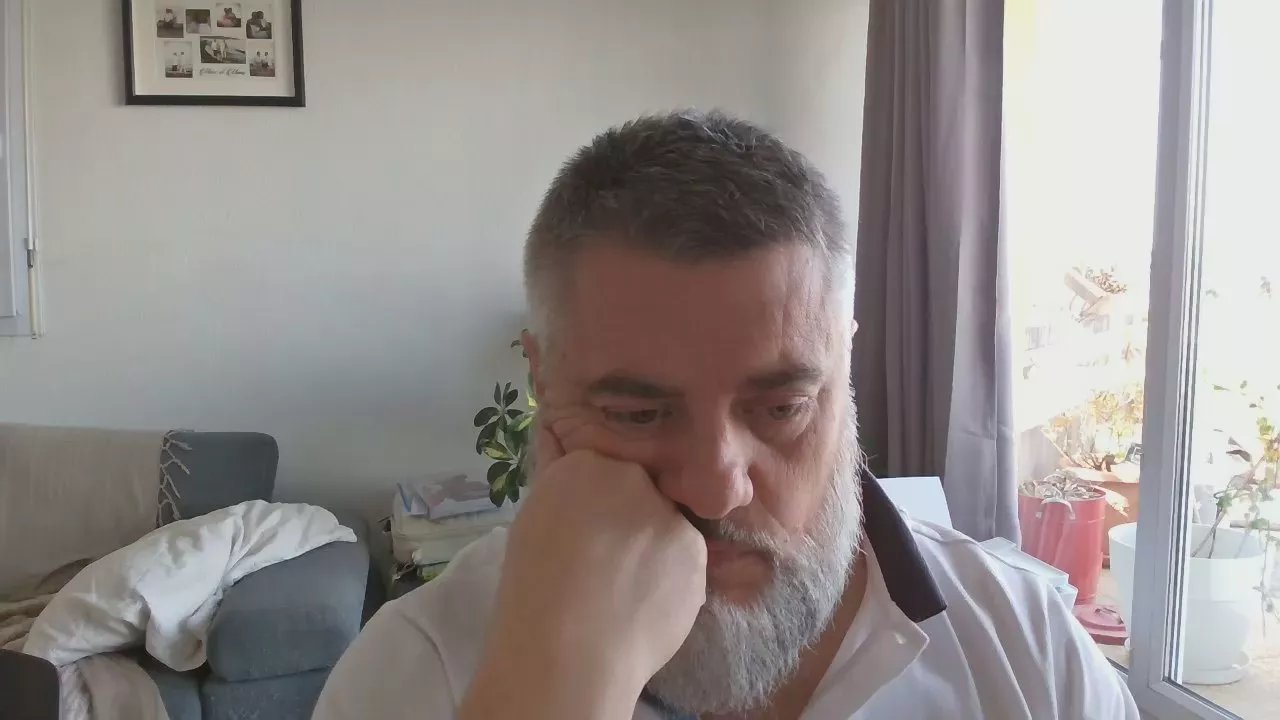 Offline loulou999999 on Cam4