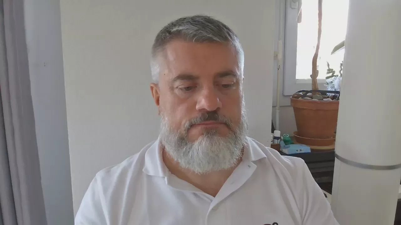 Offline loulou999999 on Cam4