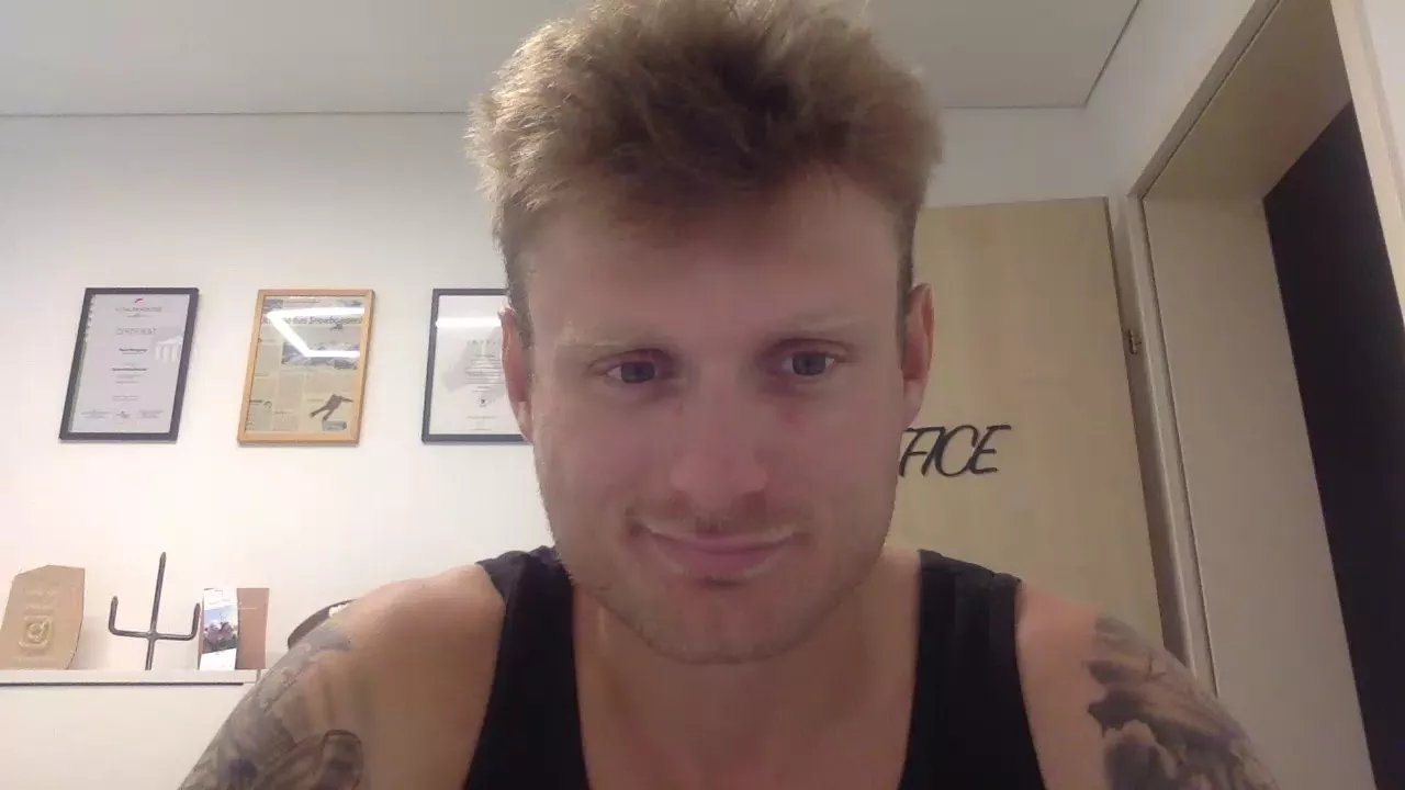 Offline Sexyfreak1994 on Cam4