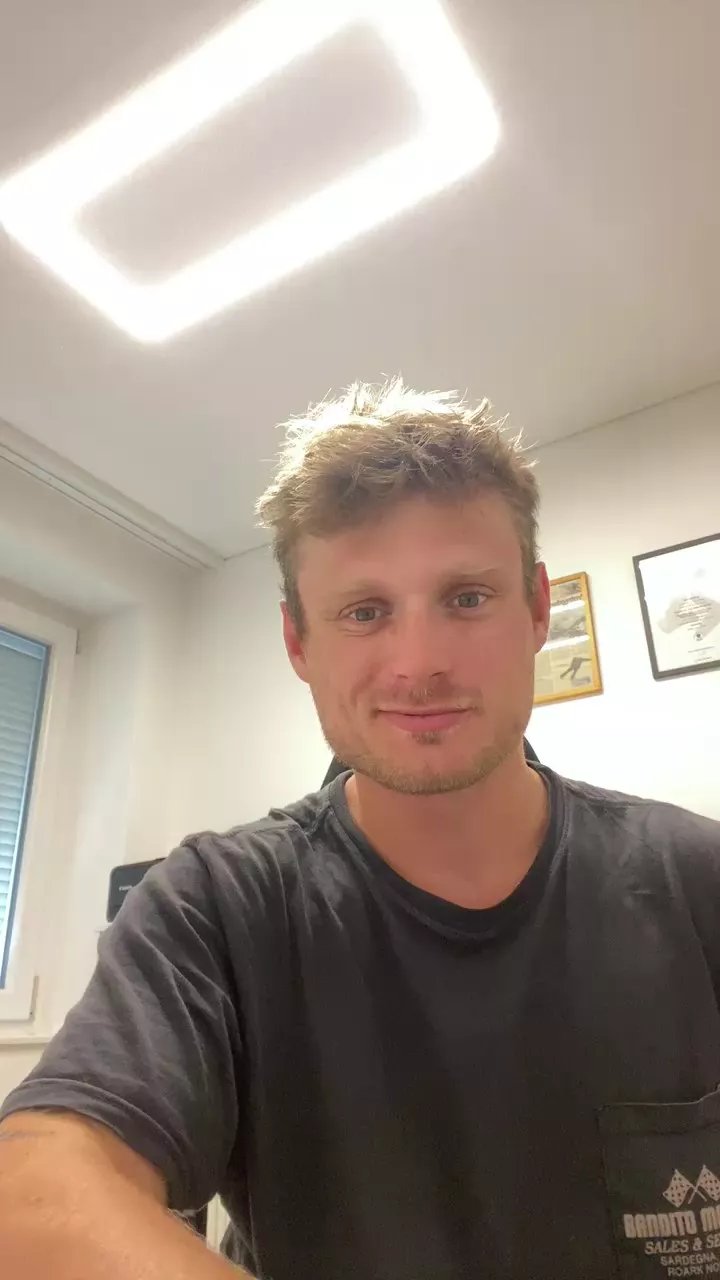 Offline Sexyfreak1994 on Cam4