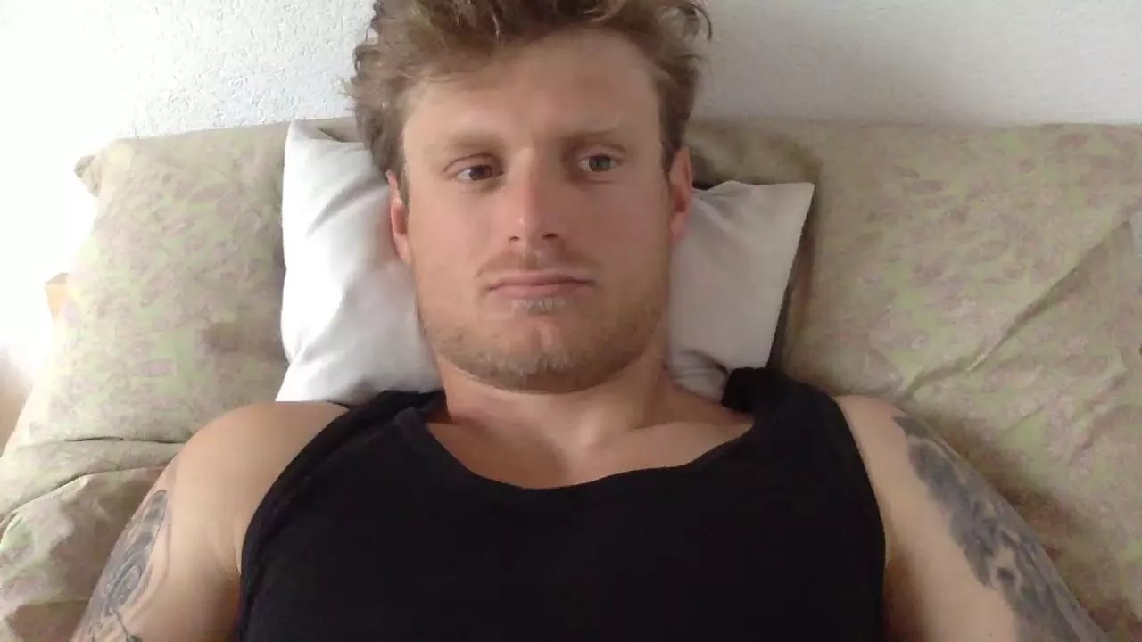 Offline Sexyfreak1994 on Cam4