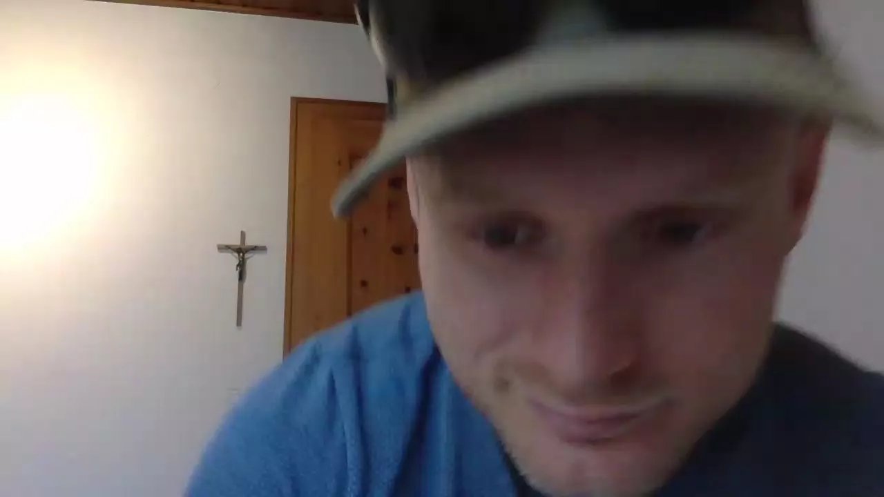 Offline Sexyfreak1994 on Cam4