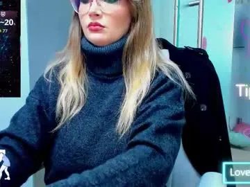 Freechat evelyne_rose on Chaturbate