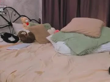 Freechat hollyylee on Chaturbate