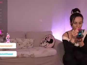 whats_her_name from Chaturbate is Freechat