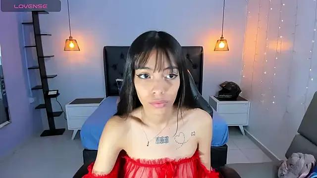 AMELIELEONE from StripChat is Freechat