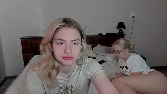 blondes_meow from StripChat is Freechat