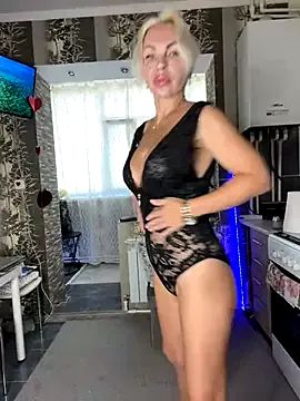 Hotnessi from StripChat is Freechat