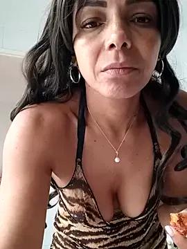 Lunasquirt1985 from StripChat is Freechat